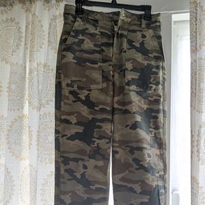 Free People NWT cropped camo pants 28